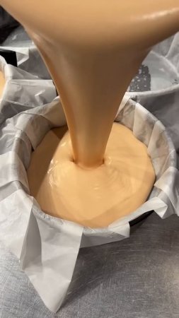F05fcK3X2DA - 冬限定の濃厚ブリュレバスクチーズケーキ⛄️フランボワーズの酸味と生クリームの甘さが絶妙で美味しすぎる【SHUN PAN LABO小倉】#福岡グルメ #japanesefoo