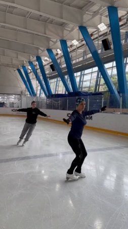Тренировочный процесс группе взрослых любителей на летних сборах в Санкт-Петербруге