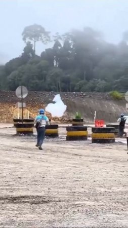 В Индонезии упало облако