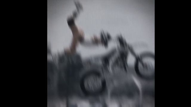 трюк на мотоцикле
