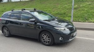 Toyota Auris hybrid 2015. Обзор - июль 2025 г.