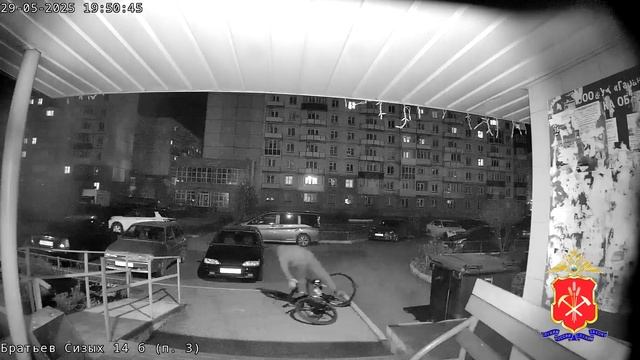 В Новокузнецке местный житель поблагодарил полицейских, которые вернули ему похищенный велосипед