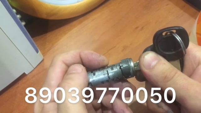 Не вставляется ключ в замок зажигания Тойота Ленд Крузер 100.Вытащили ключ в положении АСС или ( 1 )