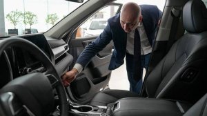 Траты россиян на новые авто упали почти на четверть в мае