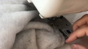 Как пришить подклад к утепленным брюкам. Как выполнить потайной шов-невидимку.