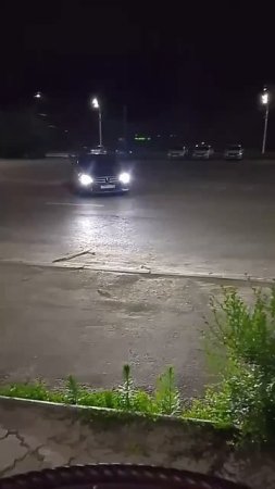 Взорвали туалет: трое мужчин на автомобиле (он на видео) взорвали биотуалет на Антонова-Овсеенко.