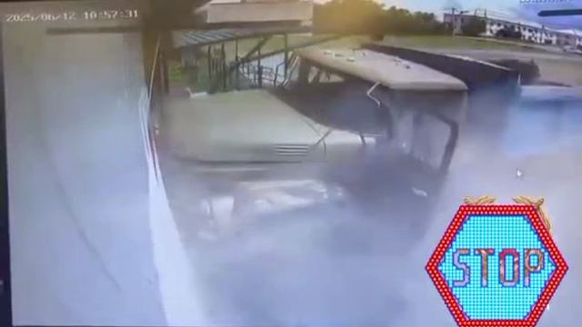 👼☝️В Башкирии пьянь устроило гонки с прыжками на ЗИЛУ после чего уполз в неизвестном направлении.