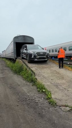 Отправка автомобилей ж/д транспортом. Пример как происходит погрузка. Город Владивосток. Июнь 25 г.