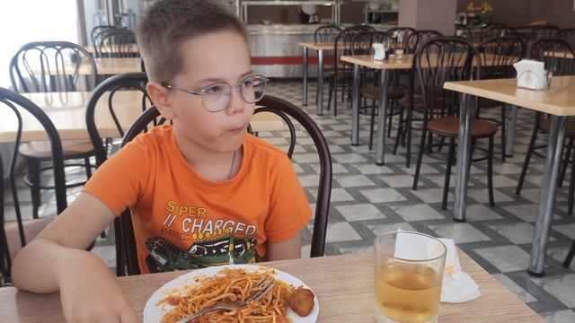 Отдыхаю на море, обед в столовой 26-06-2025