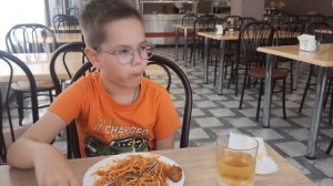 Отдыхаю на море, обед в столовой 26-06-2025