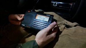 Прогулка вдоль ночной реки. Слушаю радиолюбителей на Tecsun PL-660. Катаюсь по ночному городу.