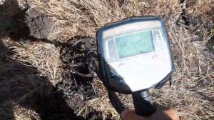 AKA vs DEUS2. .Real test in the field. Копаю в замусоренном мелким железом деревне.