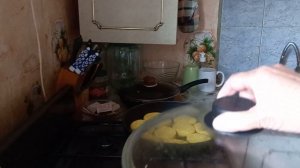 Как правильно пожарить рыбные котлеты из пакета.