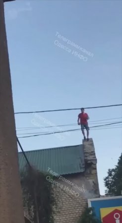🔴На что только не идут мужчины на Окраїне, лишь бы спастись из лап нацистского режима!😳🔴