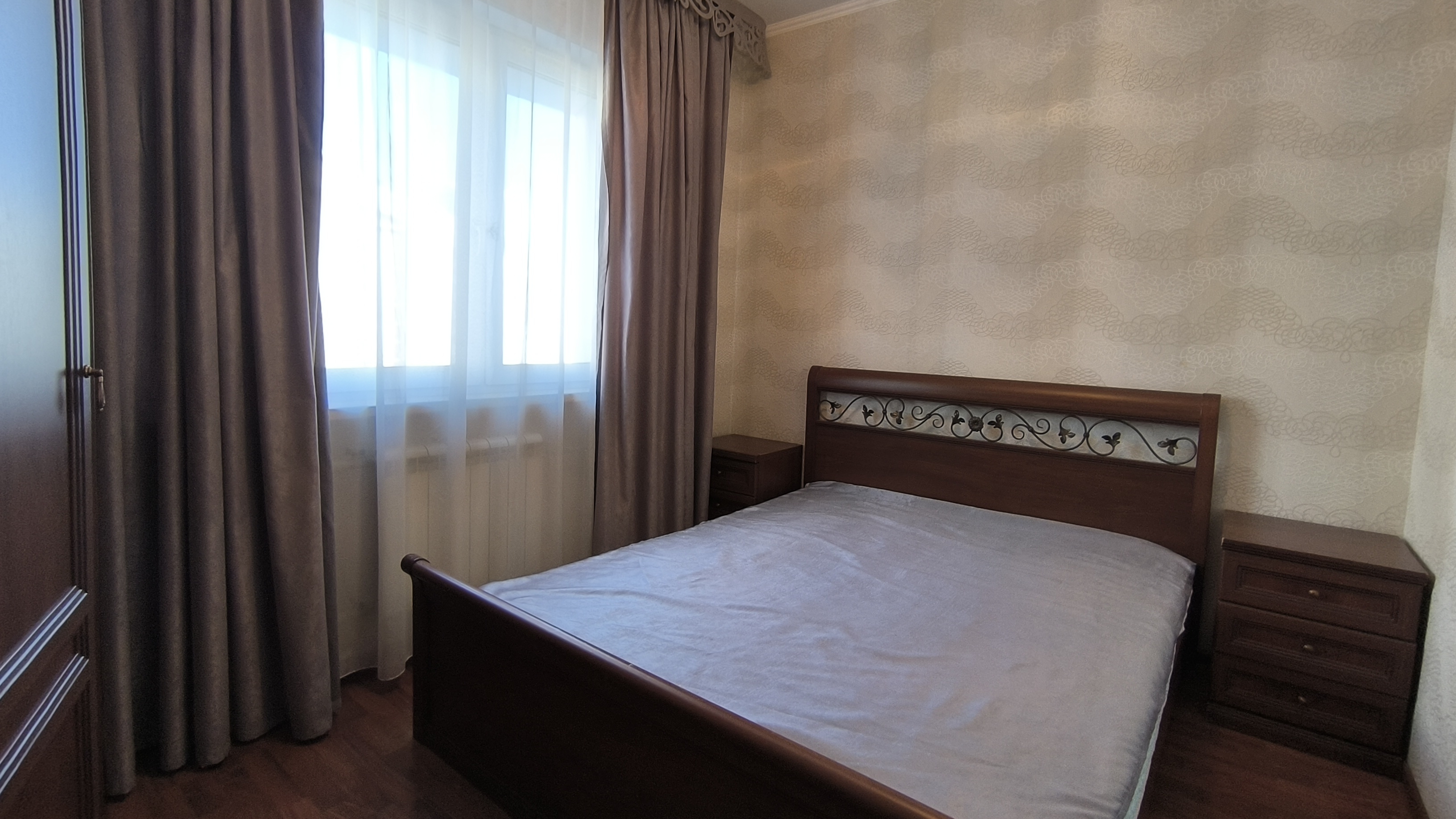 8916236  Крылова 32