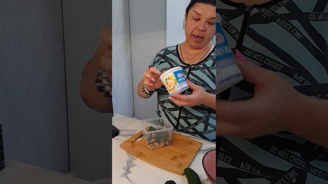 26.06 САЛАТ С МОРСКИМ КОКТЕЙЛЕМ, ВАФЛИ