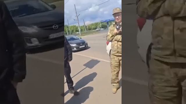 ТЦК и стильная Коп-баба в жилетке остановили военного и пожалели...