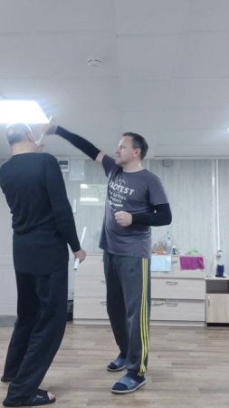 УДАР В ГОРЛО ПОСЛЕ ОТБОРА ПАЛКИ.