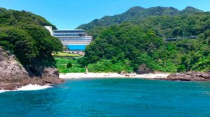 Dogashima New Ginsui — это скрытый отель-онсен, расположенный на скалах побережья Японии