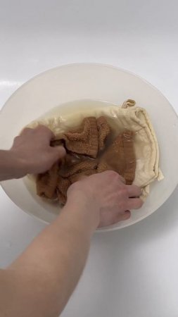 Когда мама сказала, что у настоящей хозяйки, прихватки должны быть чистыми.
Я:
