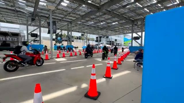 Мото фестиваль в Дайтоне Американские мотоциклисты Трек NASCAR Часть 1 из 3 Жизнь в США
