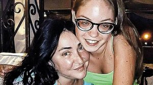 26-летняя ДОЧЬ Лолиты с Особенностями Съехала в Отдельную Квартиру