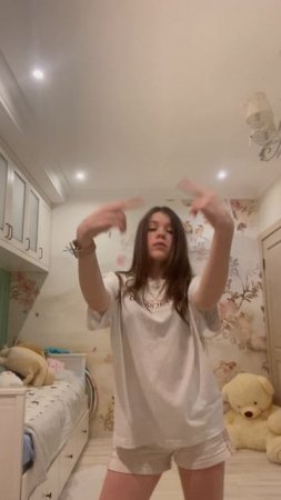 Привет, я Ульяна) моя мечта 1 к подписчиков, пожалуйста подпишись, спасибо