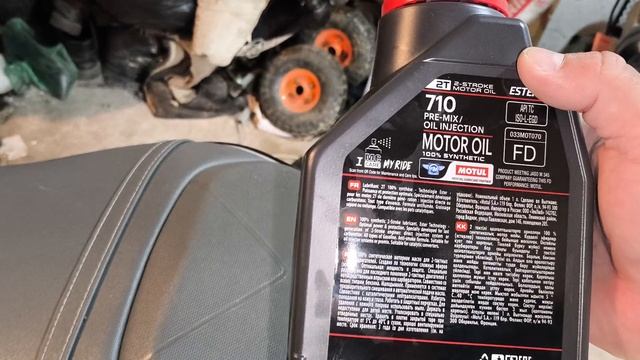 Моторное двухтактные масло Motul 710 c ozon.