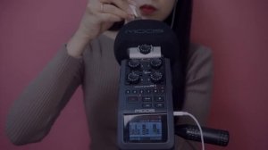 asmr wooyeon. Близкий шёпот, движения рук, звуки рта, предметы косметики.