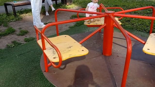 с Викулей на детской площадке смотреть онлайн