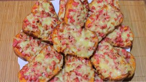 Быстрая Мини Пицца из батона / Горячие Бутерброды в духовке с сыром и колбасой