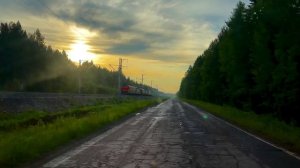 УАЗ буханка обгоняет электровоз на БАМе