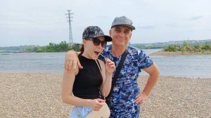 Прогулка с семьей перед сбором вещей в увлекательное путешествие по городам России
