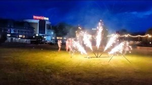 Дорожка 6шт. 4м. + полусолнце 5шт. 3м. + вертушка 6шт. 3м. + ёлочки 2шт.: 5 фонтанов 2м.