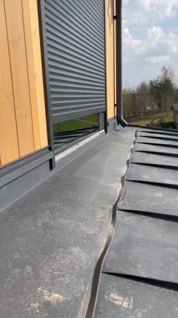 Примыкание к фасаду дома ROOF SERVICE / фальцевое примыкание