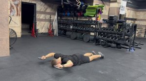 Пронированный жим лежа на полу с весом|Prone shoulder press with weight