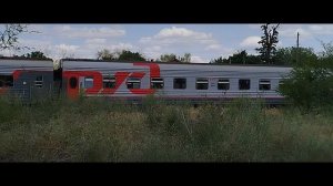 Грузовой и два пассажирских поезда.