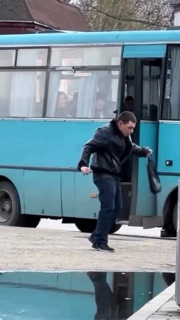 танец на остановке