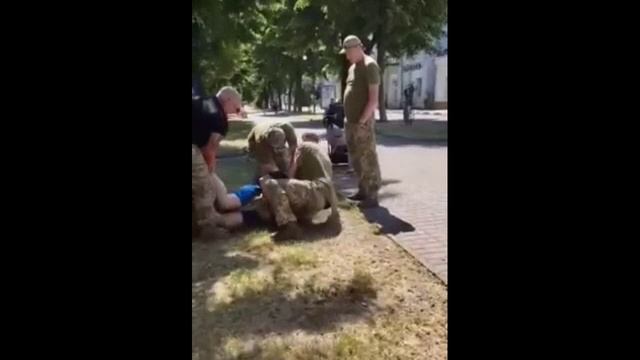 Львовщина_ Стрый_ Доброволец не могилизант, его надо на руках носить.