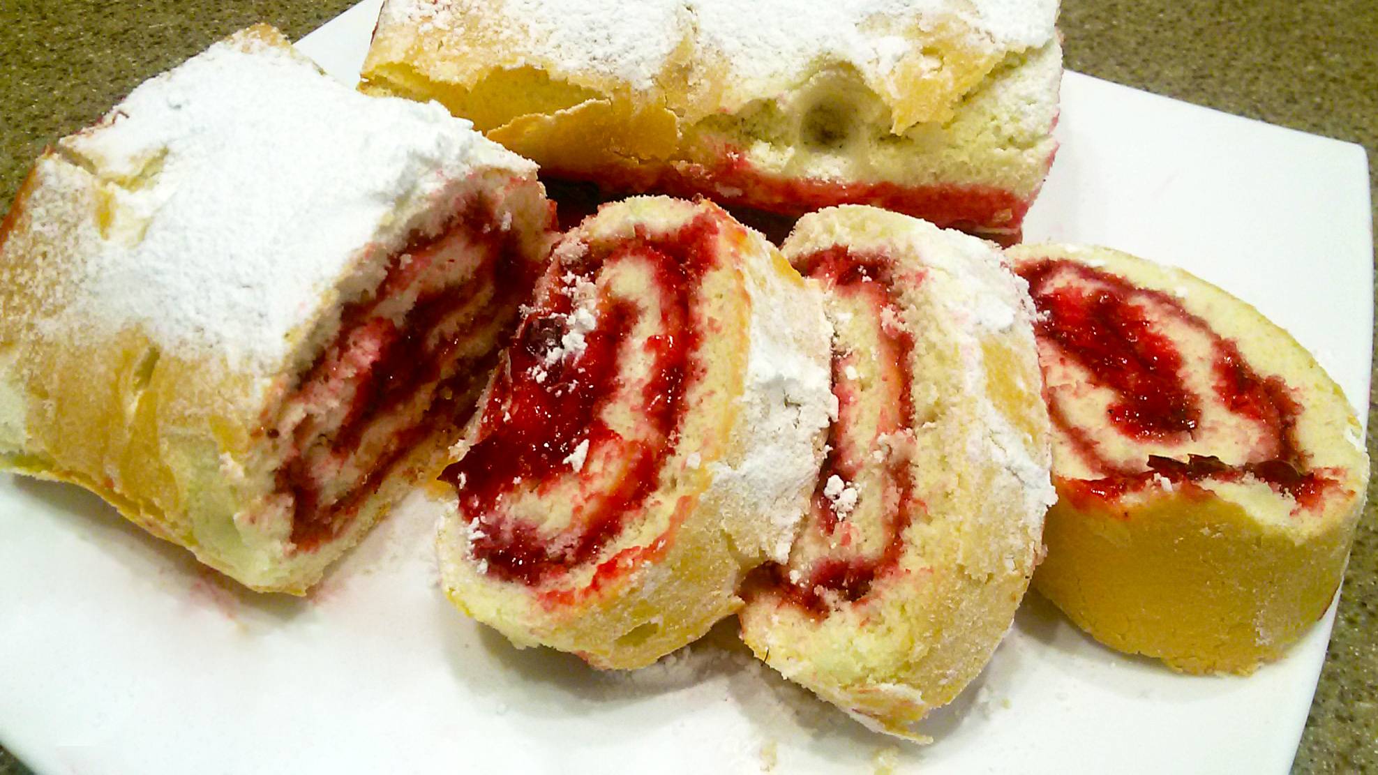 Рецепт бисквитного рулета в духовке в домашних условиях. Вкусный простой быстрый рулет к чаю.