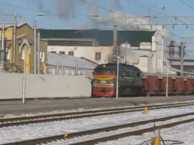 Тепловоз М62-1706 бодро стартует со станции Гомель