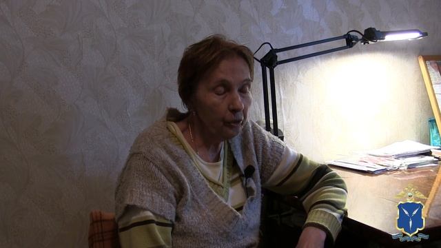 Саратовские полицейские задержали курьера аферистов и вернули пенсионерке похищенные 900 000 рублей