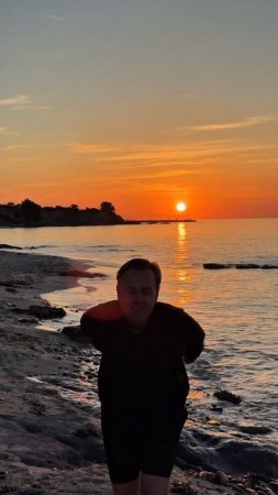 И тогда случилось озарение: солнце, словно огненный шар, рождённый в лаборатории безумного физика ﹥﹥