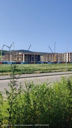 ЖК Кипарис (Holiday House). Вид от защитной дамбы реки Сукко 25 июня 2025 года.