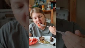 Мукбанг. Доедаю шашлык)