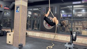 Приседания на канате|Squats on the rope J-hook