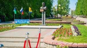 В Нефтеюганске почтили память всенародного мэра Владимира Петухова