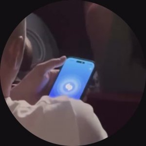 Мужик пришел на концерт Imagine Dragons и начал шазамить трек..