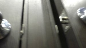 Как сделать чтобы дверь не цеплялась за порог коробки?