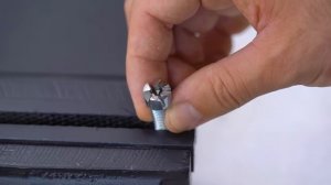 How does a Handyman do her job_